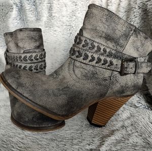 Ankle boots